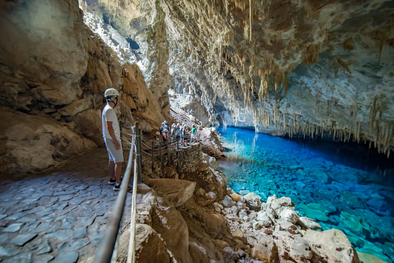Gruta do Lago Azul